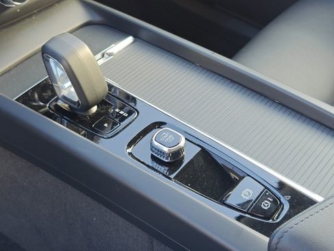 Used 2025 Volvo XC60 B5 Core image 20