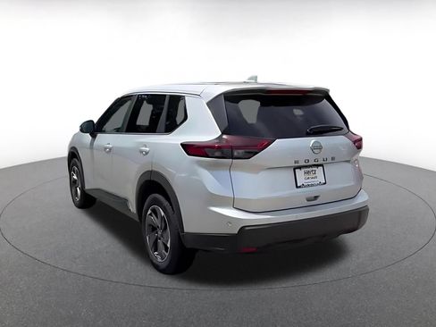 Used 2025 Nissan Rogue SV FWD image 9