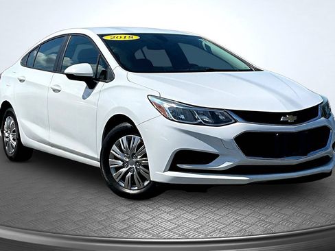 Used 2018 Chevrolet Cruze LS FWD image 3