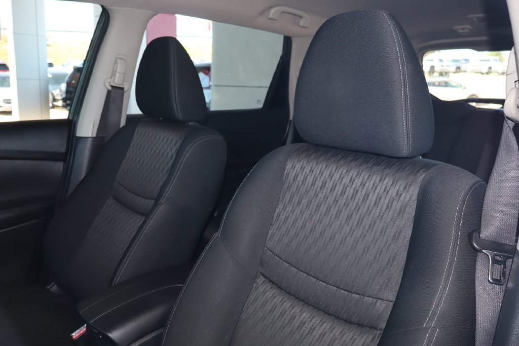 Used 2017 Nissan Rogue SV FWD image 16