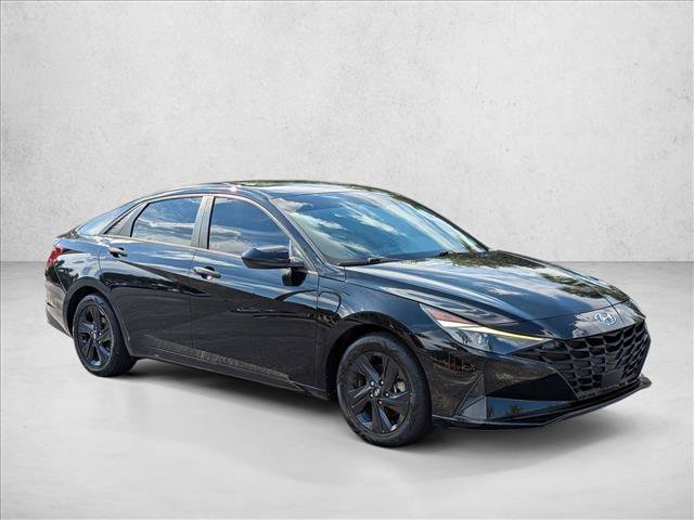 Used 2022 Hyundai Elantra SEL w/ Convenience Package FWD image 3