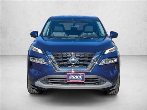 Used 2021 Nissan Rogue SV image 3