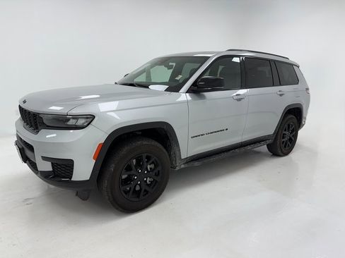 Used 2025 Jeep Grand Cherokee L Altitude image 5