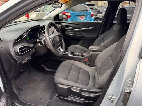 Used 2023 Chevrolet Bolt EUV LT image 9