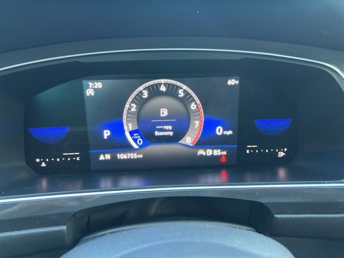 Used 2022 Volkswagen Tiguan SE FWD image 12