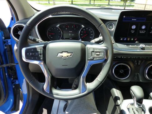 Used 2025 Chevrolet Blazer LT FWD image 23