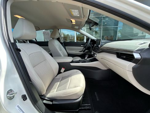 Used 2025 Nissan Altima 2.5 SV image 9