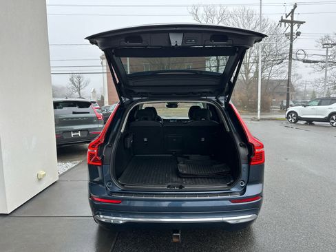 Used 2023 Volvo XC60 B5 Plus image 11
