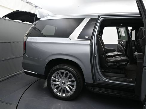 Used 2024 Cadillac Escalade ESV Premium Luxury AWD/4WD image 10