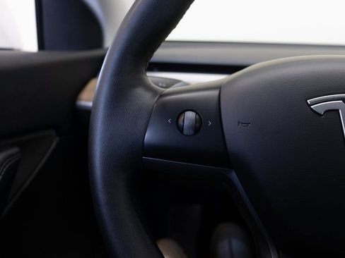 Used 2021 Tesla Model Y Long Range image 24