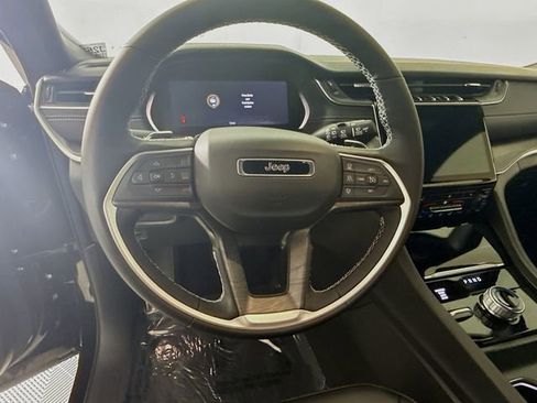 New 2025 Jeep Grand Cherokee Limited image 11