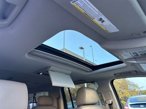 Used 2020 Chevrolet Suburban Premier image 15