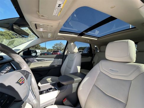 Used 2020 Cadillac XT5 Premium Luxury image 12