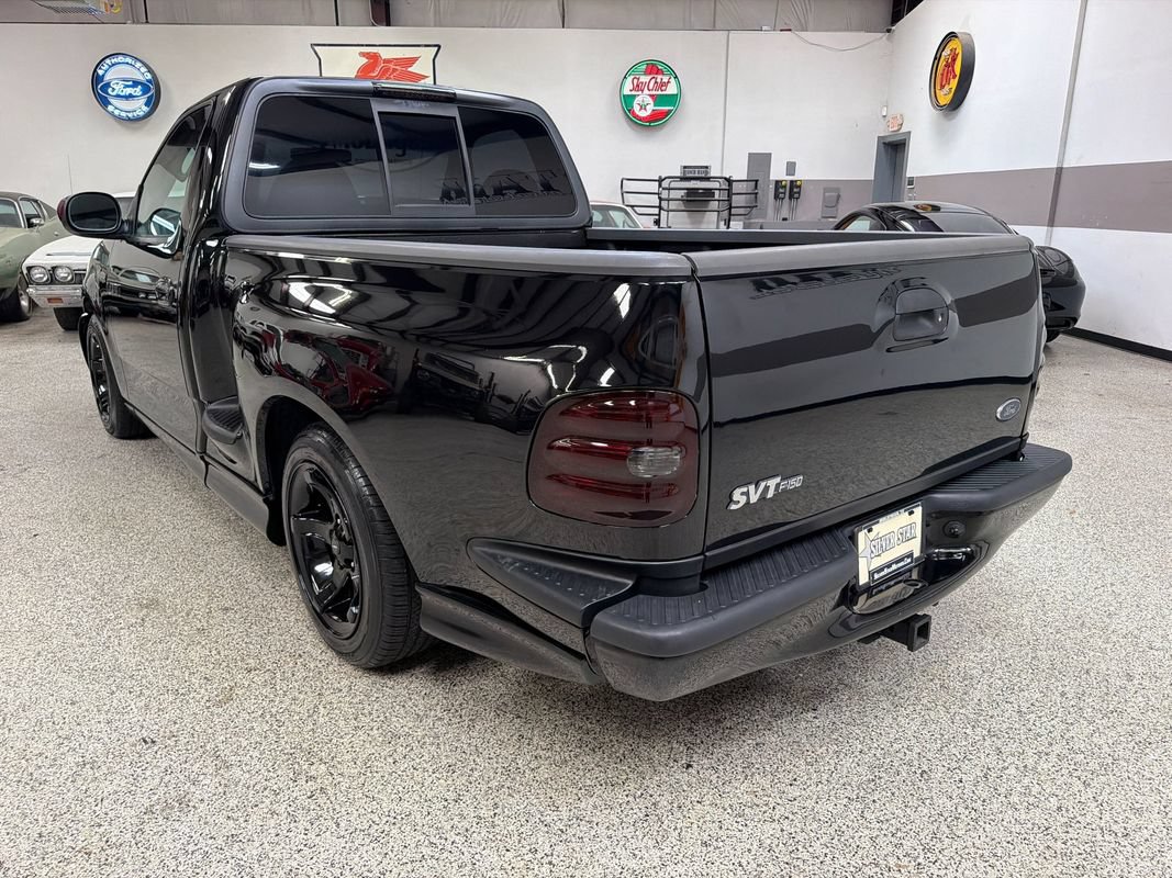 Used 2003 Ford F150 Lightning RWD image 5