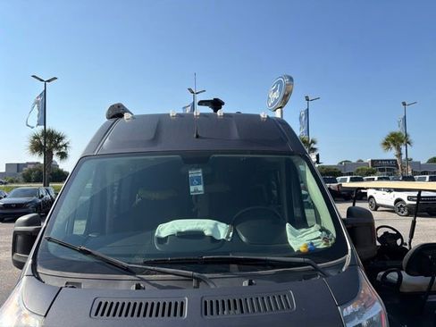 Used 2017 RAM ProMaster 3500 w/ Premium Appearance Group FWD image 4