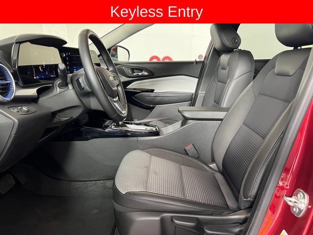Used 2025 Chevrolet Trax LT w/ LT Convenience Package FWD image 10
