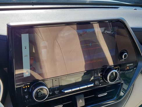 Used 2024 Toyota Highlander Limited image 17