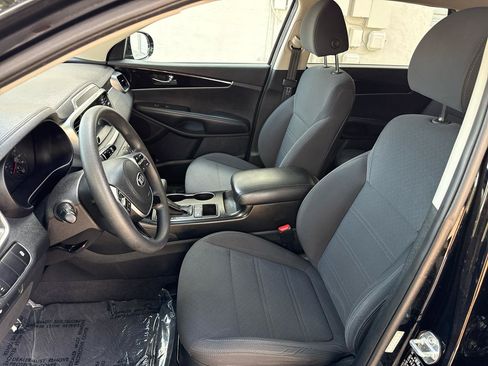 Used 2019 Kia Sorento L FWD image 16