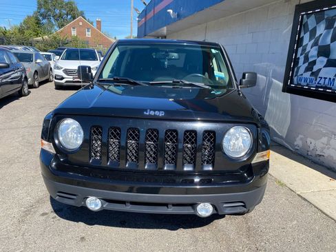 Used 2014 Jeep Patriot Latitude w/ Sun/Sound Group image 5