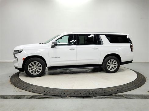 Used 2023 Chevrolet Suburban Premier image 4