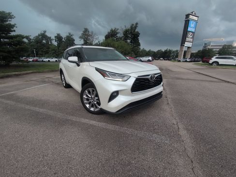 Used 2020 Toyota Highlander Limited AWD/4WD image 23
