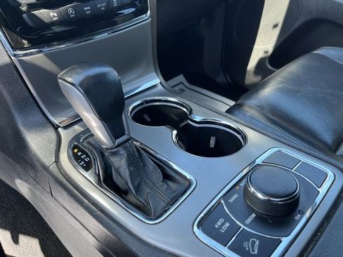 Used 2019 Jeep Grand Cherokee Limited w/ Luxury Group II AWD/4WD image 30