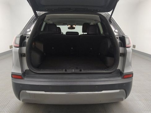 Used 2019 Jeep Cherokee Limited FWD image 29