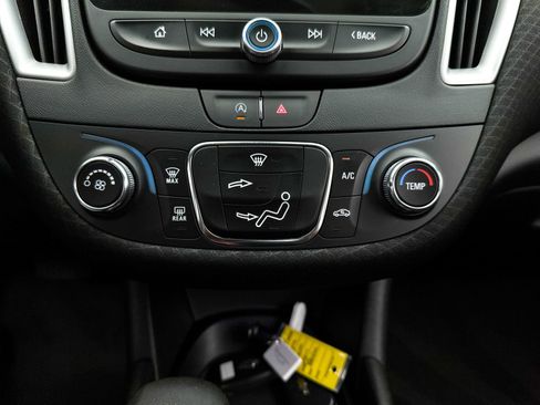 Used 2022 Chevrolet Malibu LS image 22