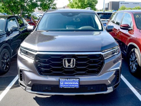 Used 2023 Honda Pilot Touring image 3