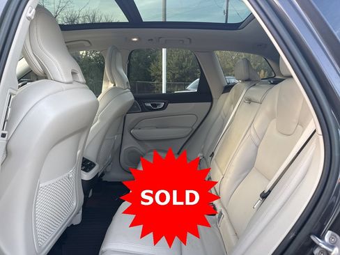 Certified 2023 Volvo XC60 B6 Ultimate w/ Protection Package Premier image 17