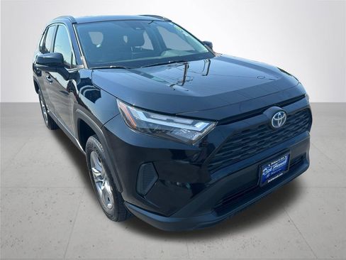 Used 2023 Toyota RAV4 XLE AWD/4WD image 5