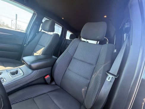 Used 2020 Jeep Grand Cherokee Laredo AWD/4WD image 24