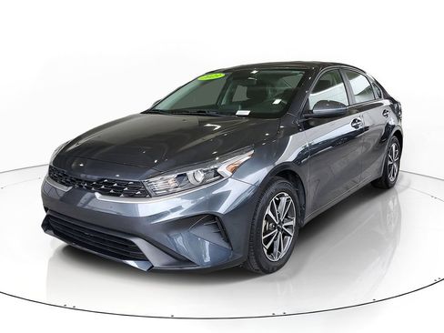 Certified 2023 Kia Forte LXS FWD image 3