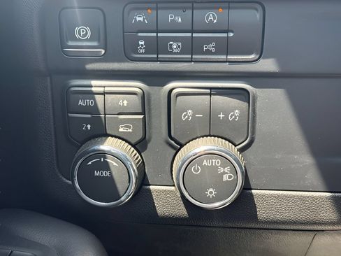 Used 2025 Chevrolet Tahoe LT AWD/4WD image 23