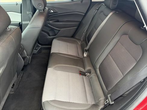 Used 2025 Chevrolet Trax LT FWD image 12