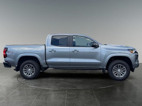 Used 2024 Chevrolet Colorado LT w/ LT Convenience Package II AWD/4WD image 10