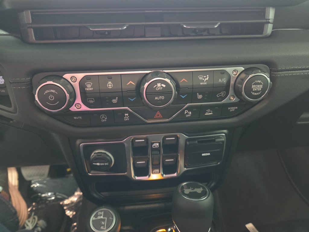 New 2027 Jeep Wrangler Unlimited Sahara AWD/4WD image 20