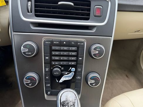 Used 2015 Volvo V60 T5 Premier Plus image 25