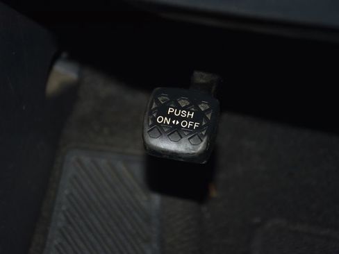 Used 2020 Toyota Camry SE w/ Carpet Mat Package FWD image 25