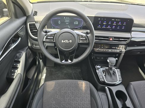 New 2026 Kia Seltos S AWD/4WD image 6