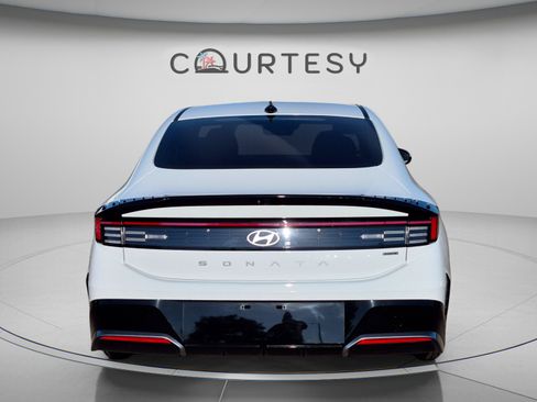 Used 2025 Hyundai Sonata SEL FWD image 4