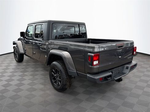 Used 2021 Jeep Gladiator Sport image 8