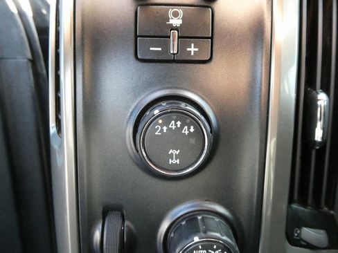 Used 2018 Chevrolet Silverado 2500 High Country w/ Duramax Plus Package image 28