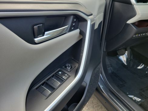 Used 2021 Toyota RAV4 Limited AWD/4WD image 18
