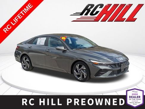 Used 2025 Hyundai Elantra SEL image 1