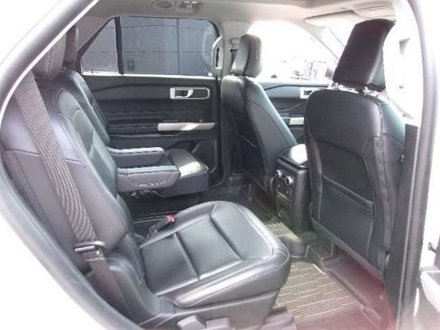 Certified 2023 Ford Explorer XLT w/ Equipment Group 202A AWD/4WD image 5