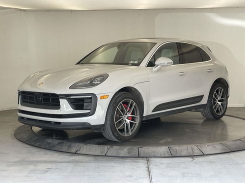 Certified 2023 Porsche Macan S image 1