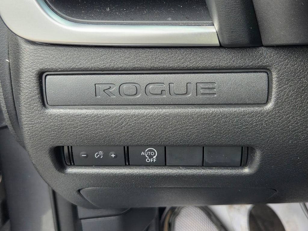 Used 2023 Nissan Rogue S AWD/4WD image 25