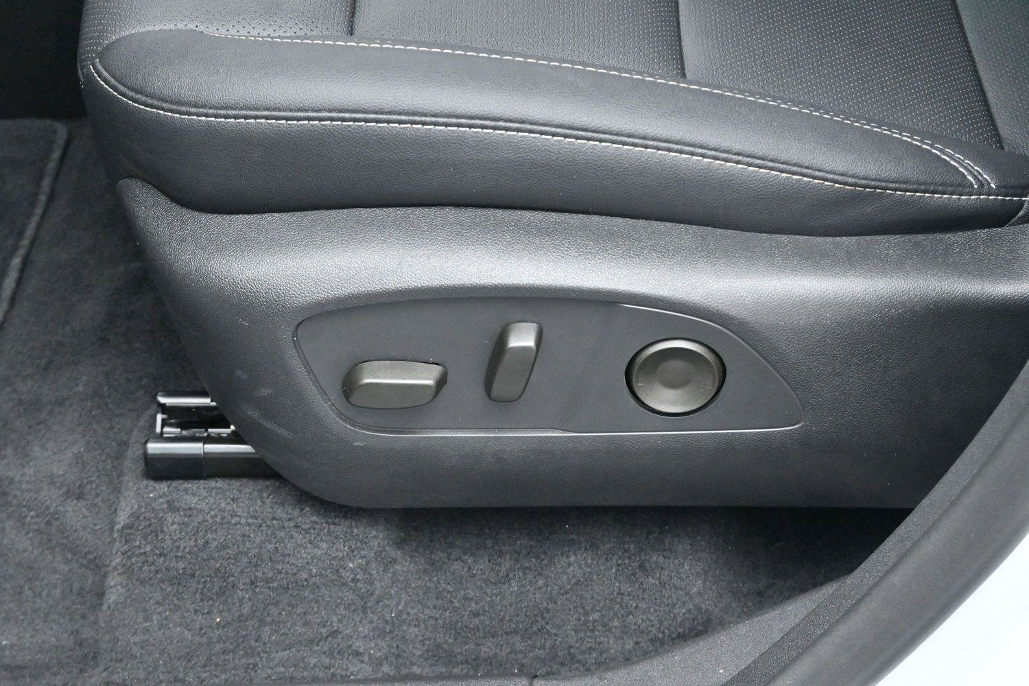 Used 2026 Chevrolet Traverse LT w/ Sun and Wheel Package FWD image 16