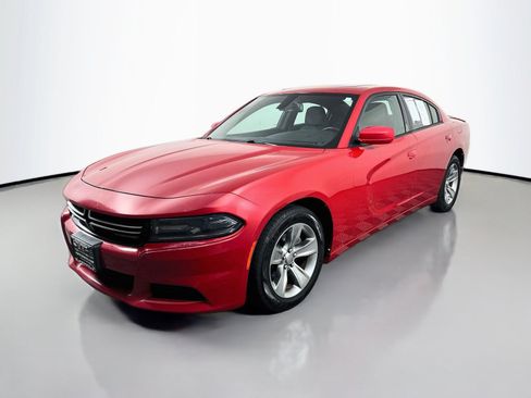 Used 2015 Dodge Charger SE w/ Power Sunroof Group RWD image 3